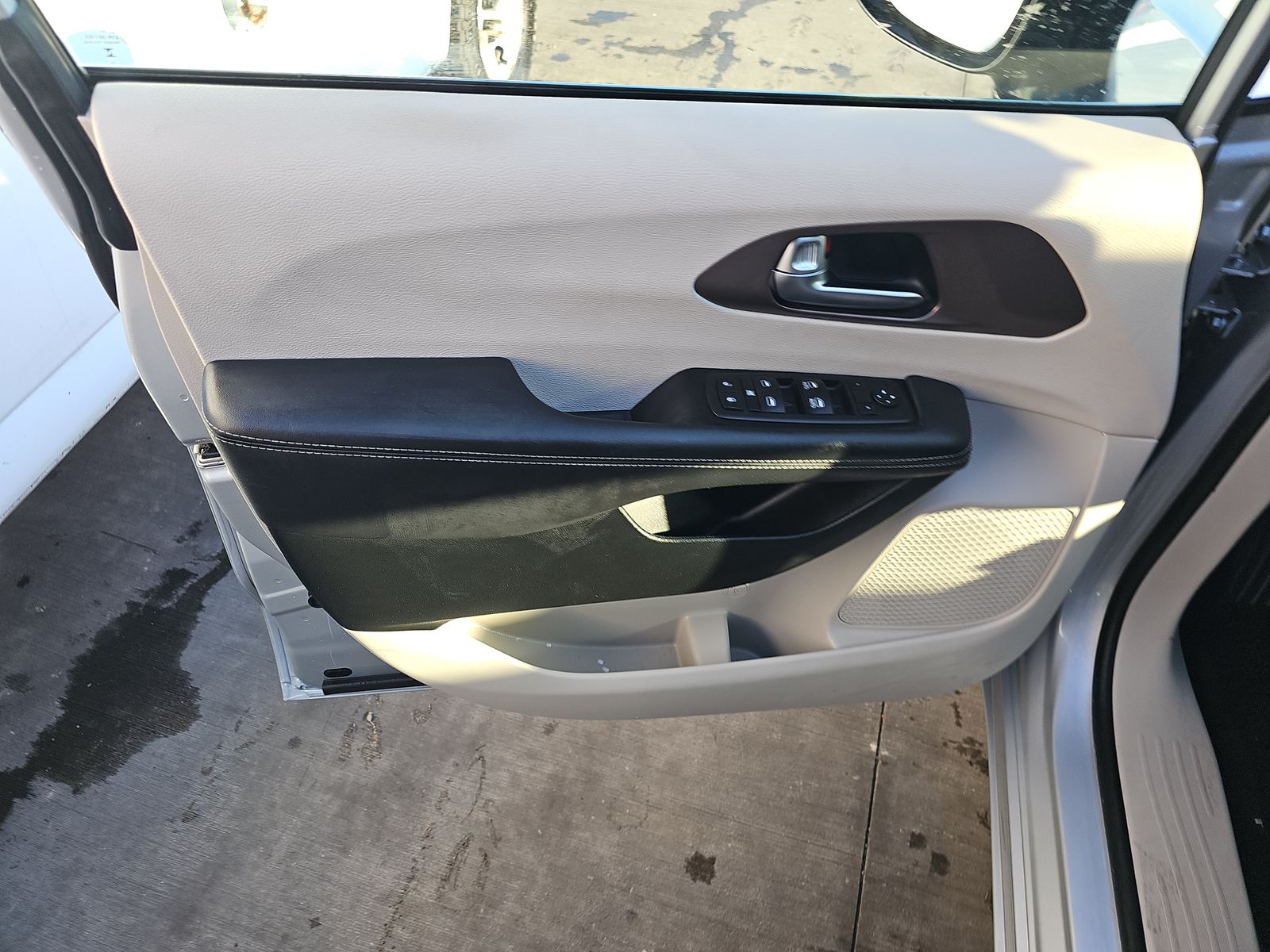 CHRYSLER VOYAGER - 10