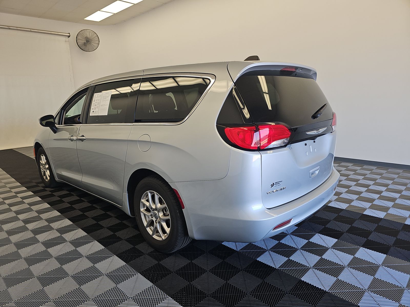 CHRYSLER VOYAGER - 7