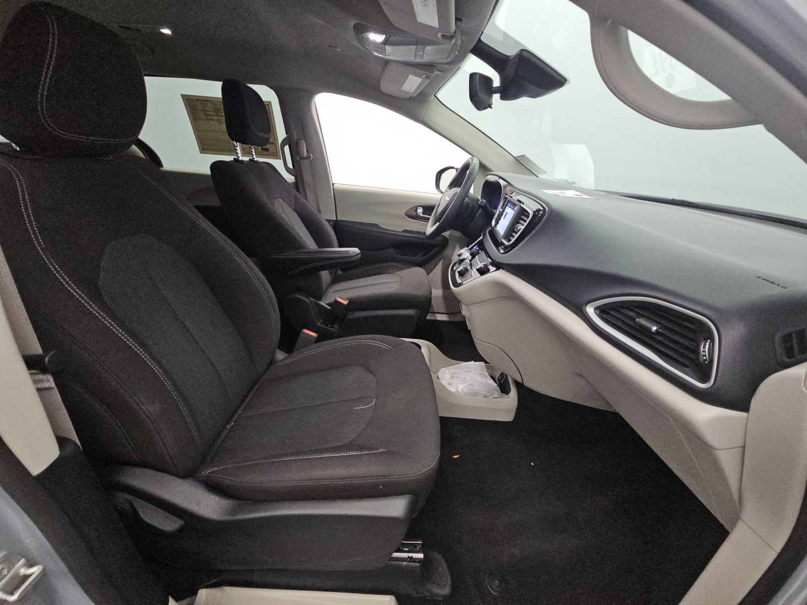CHRYSLER VOYAGER - 9