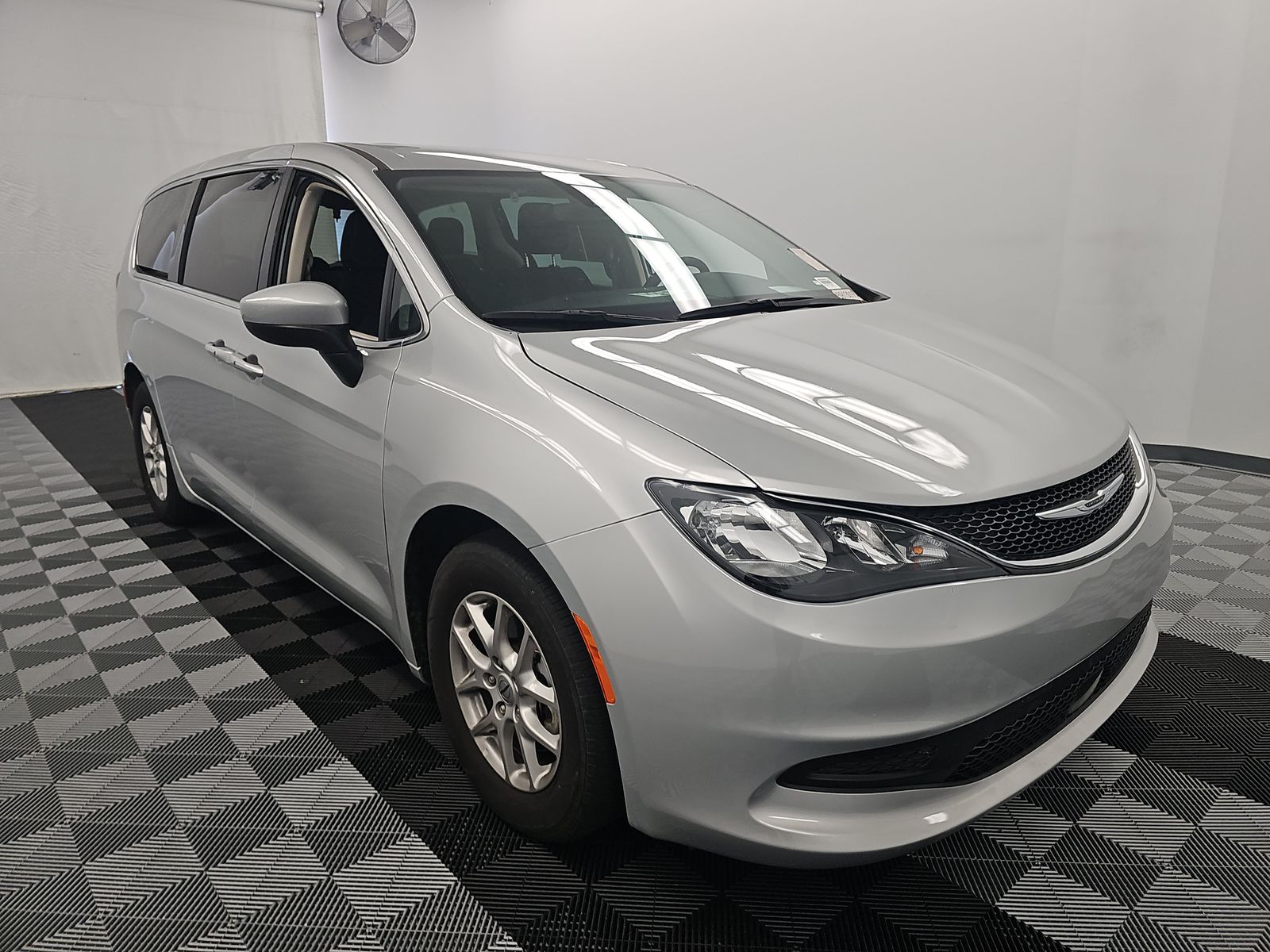 CHRYSLER VOYAGER - 4