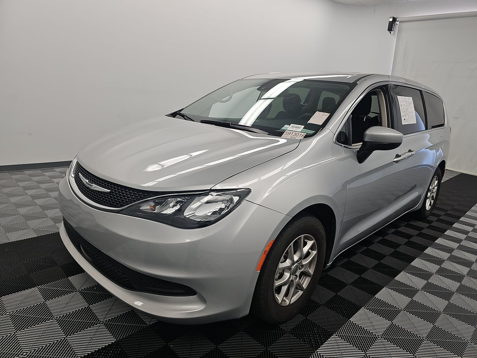 CHRYSLER VOYAGER - 1