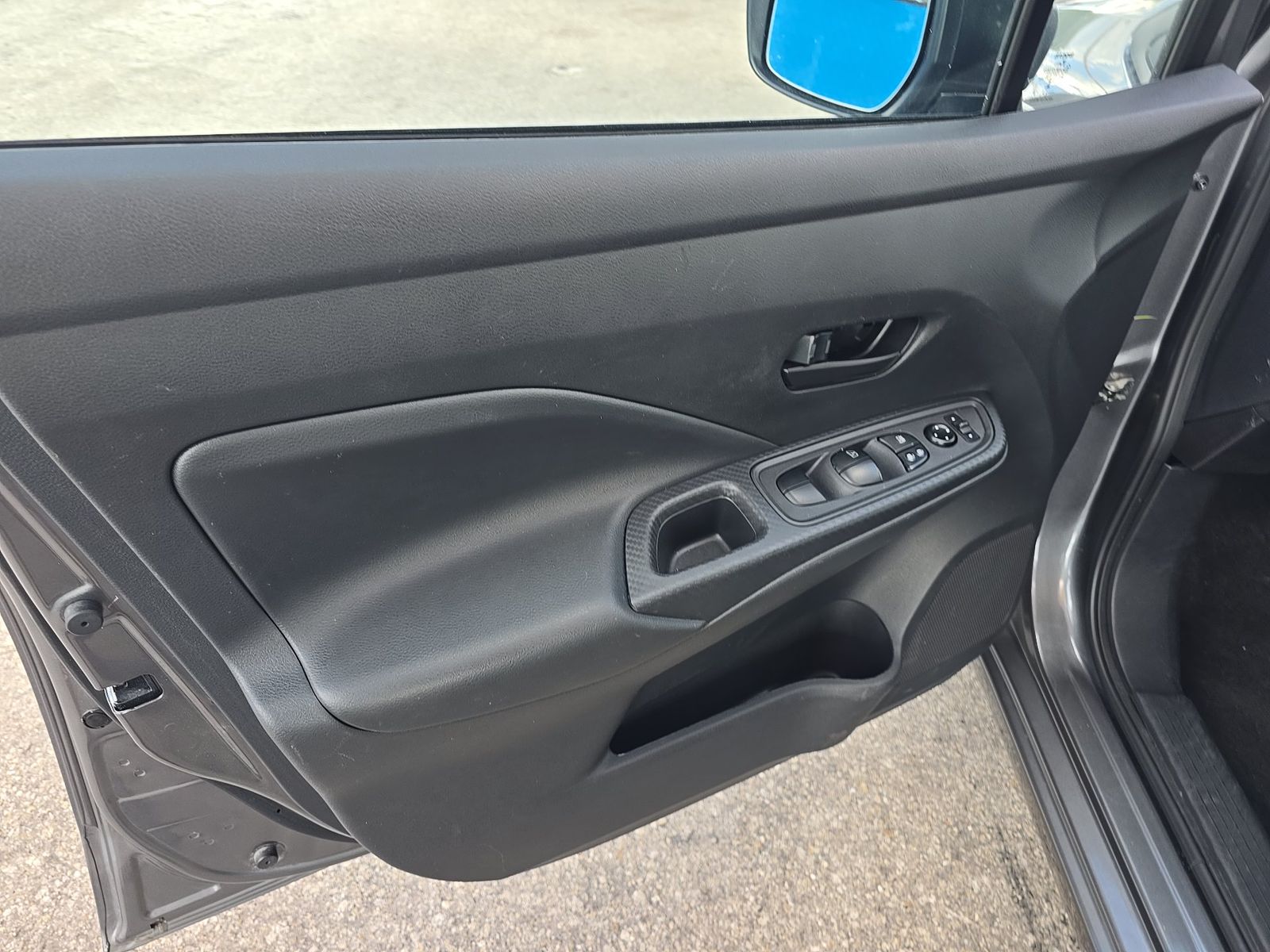 NISSAN VERSA - 10