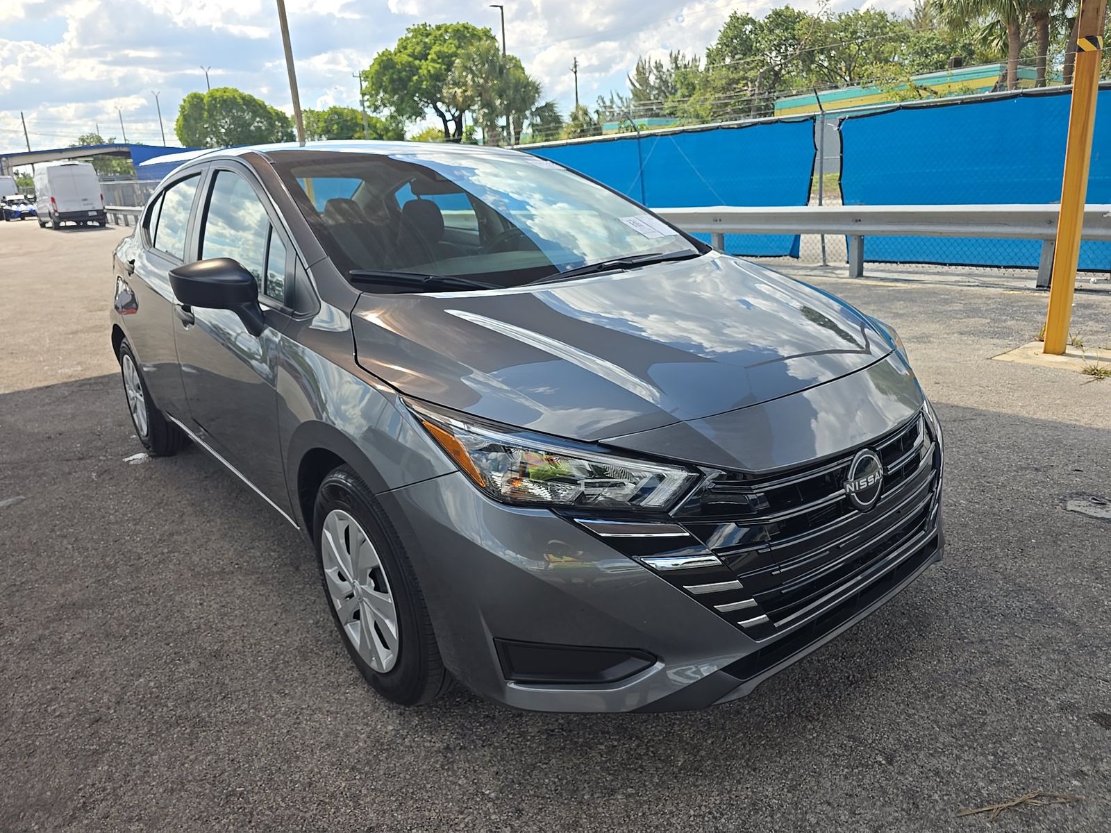 NISSAN VERSA - 4