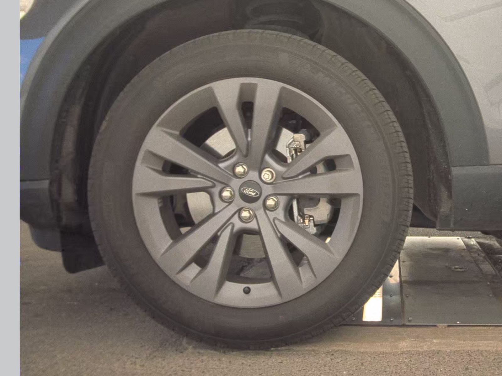 FORD EXPLORER - 10