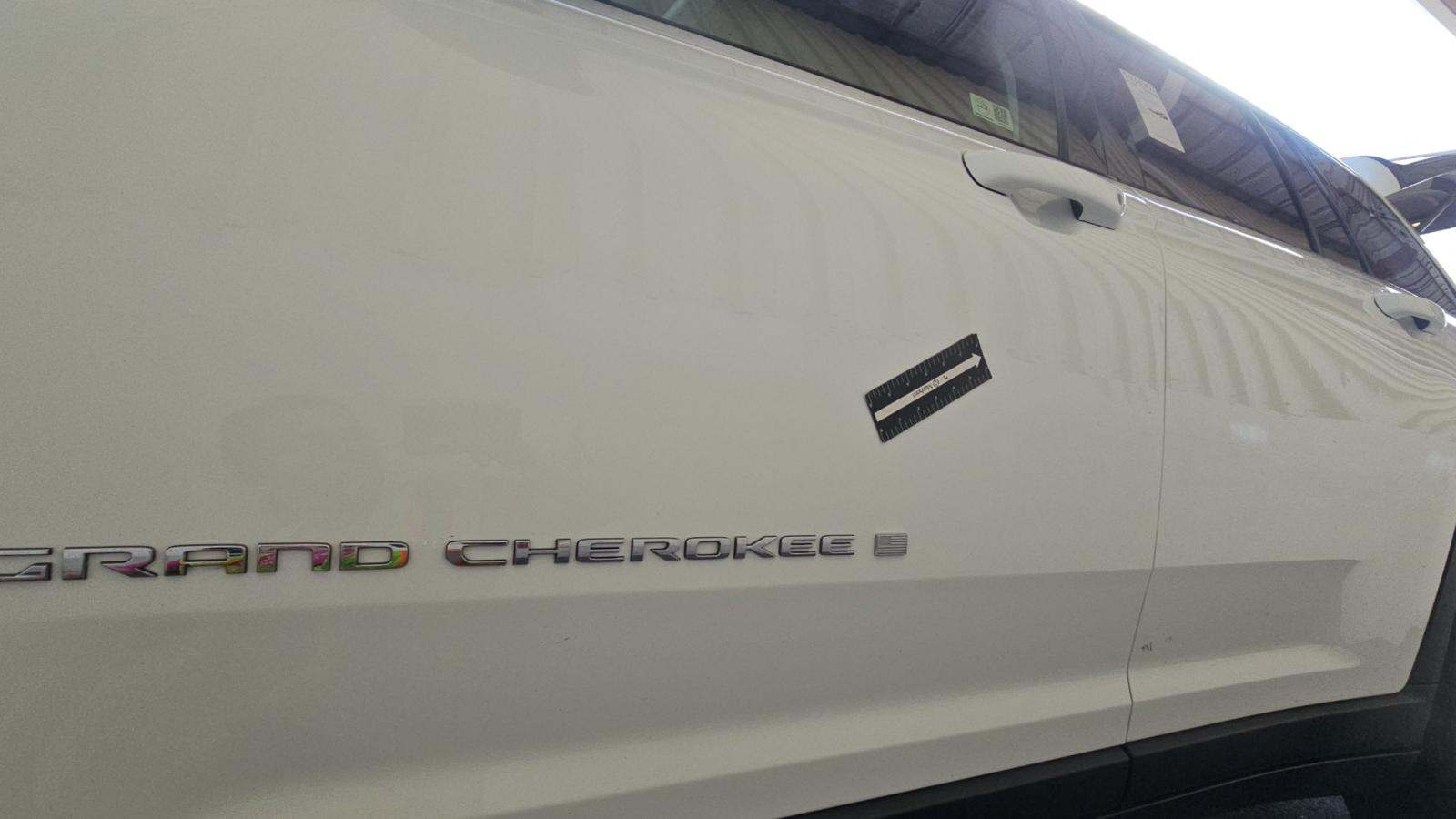 2023 Jeep Grand Cherokee Laredo RWD