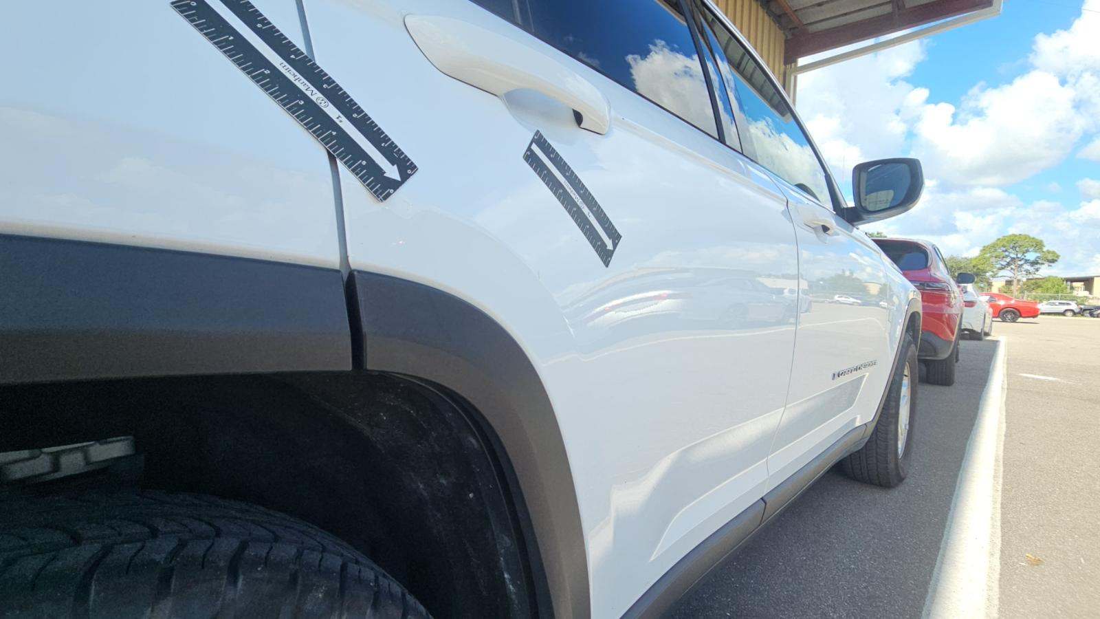 2023 Jeep Grand Cherokee Laredo RWD