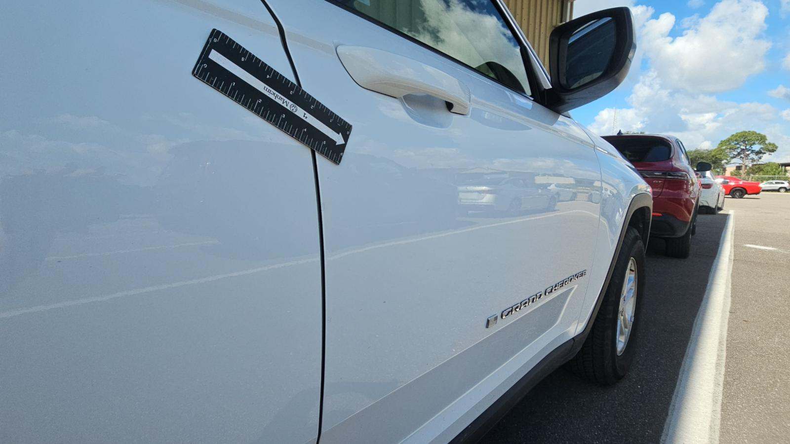 2023 Jeep Grand Cherokee Laredo RWD