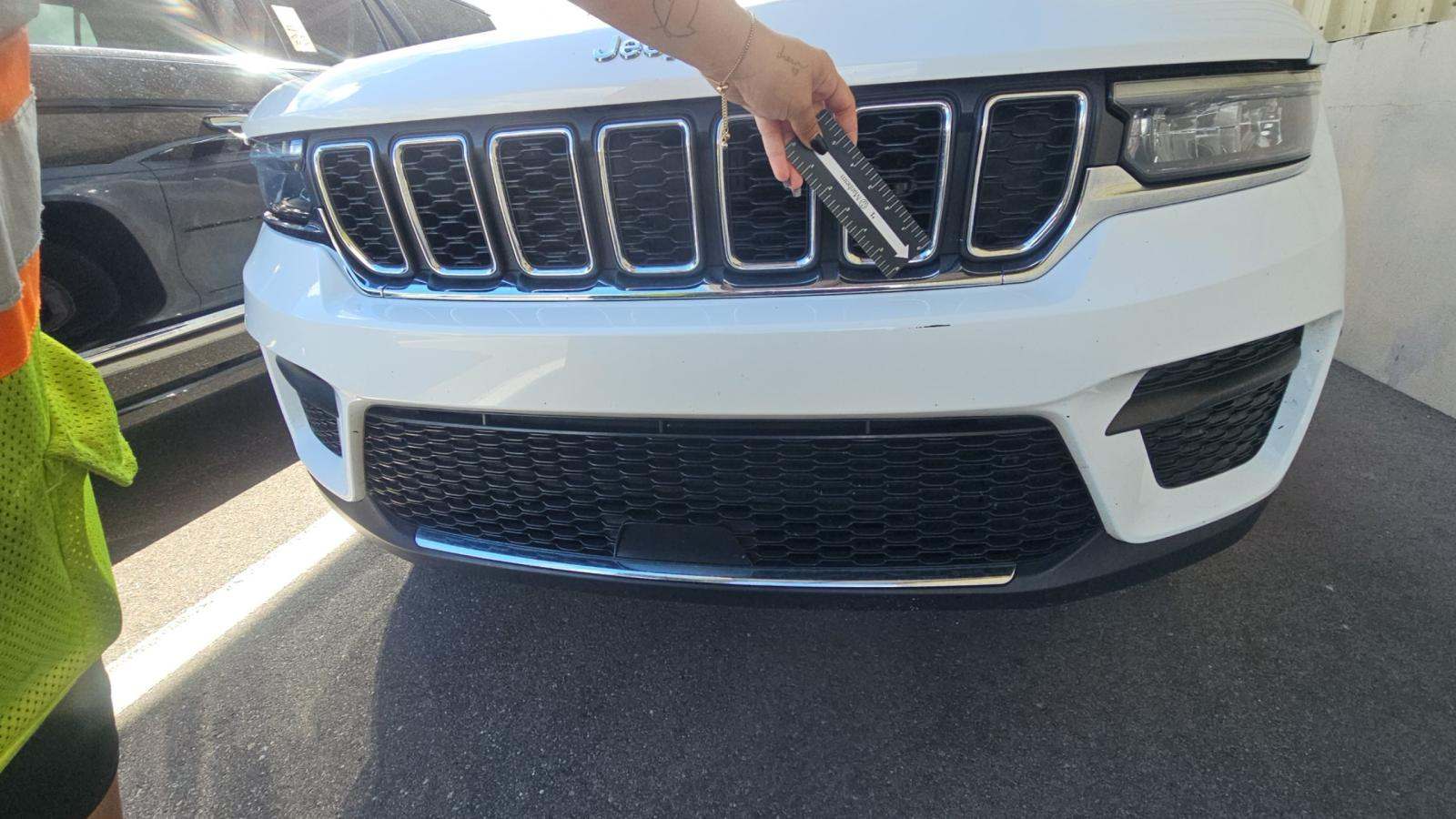 2023 Jeep Grand Cherokee Laredo RWD