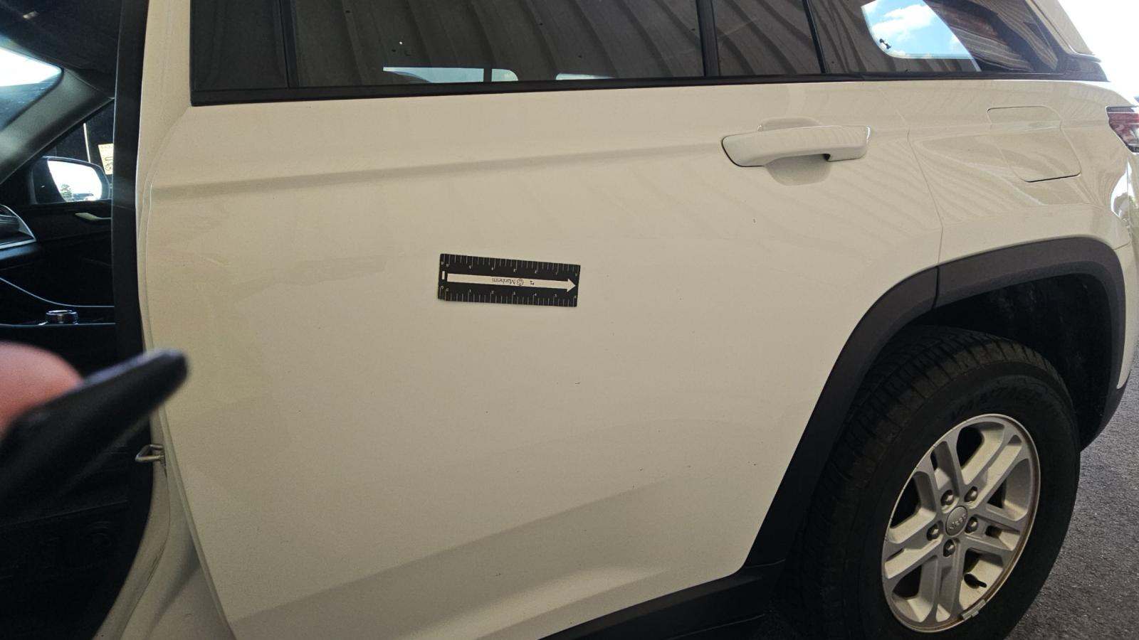 2023 Jeep Grand Cherokee Laredo RWD
