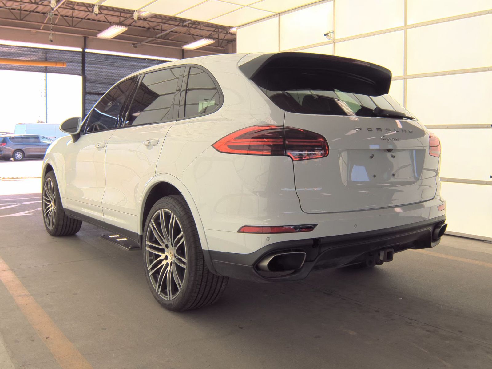 PORSCHE CAYENNE - 9