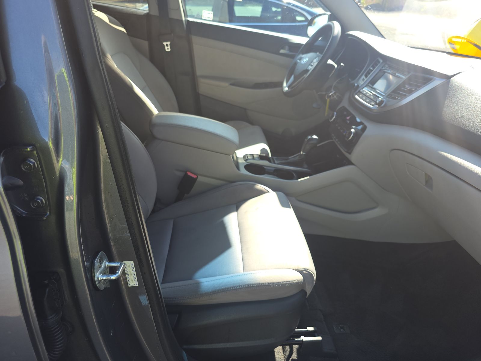 HYUNDAI TUCSON - 9