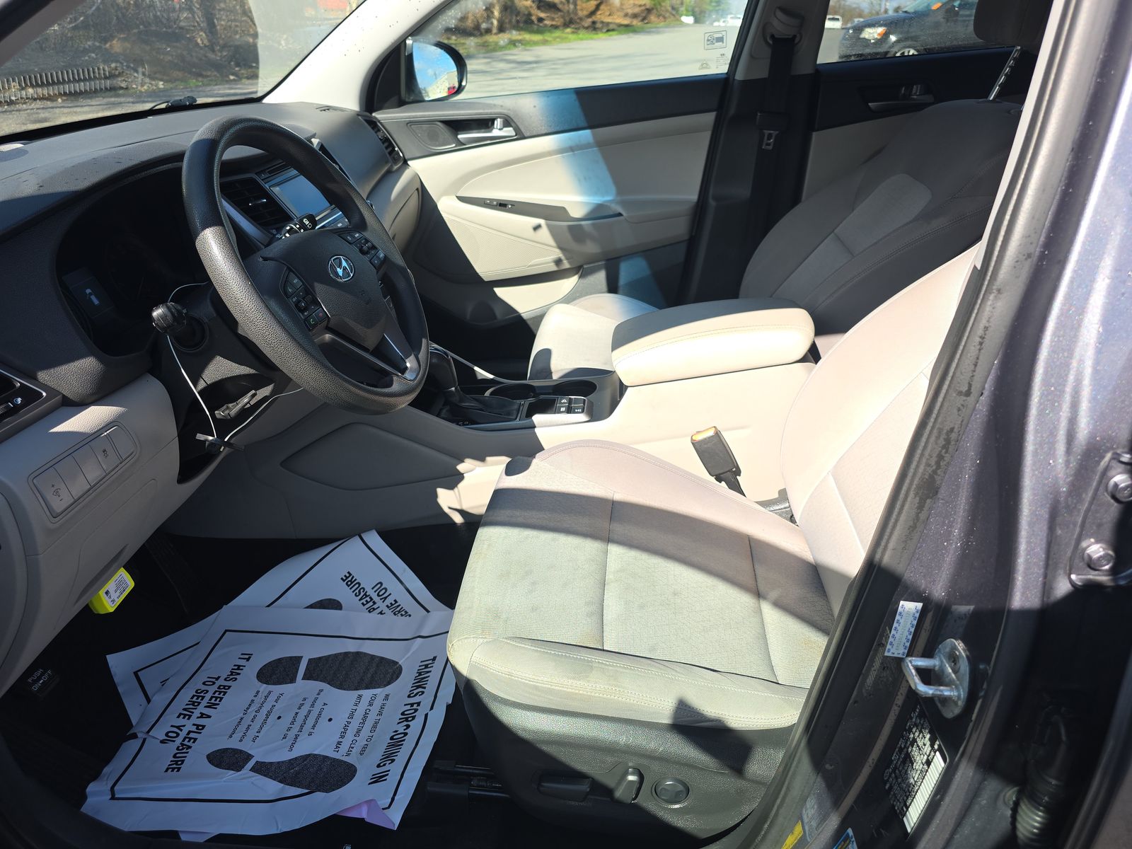 HYUNDAI TUCSON - 8