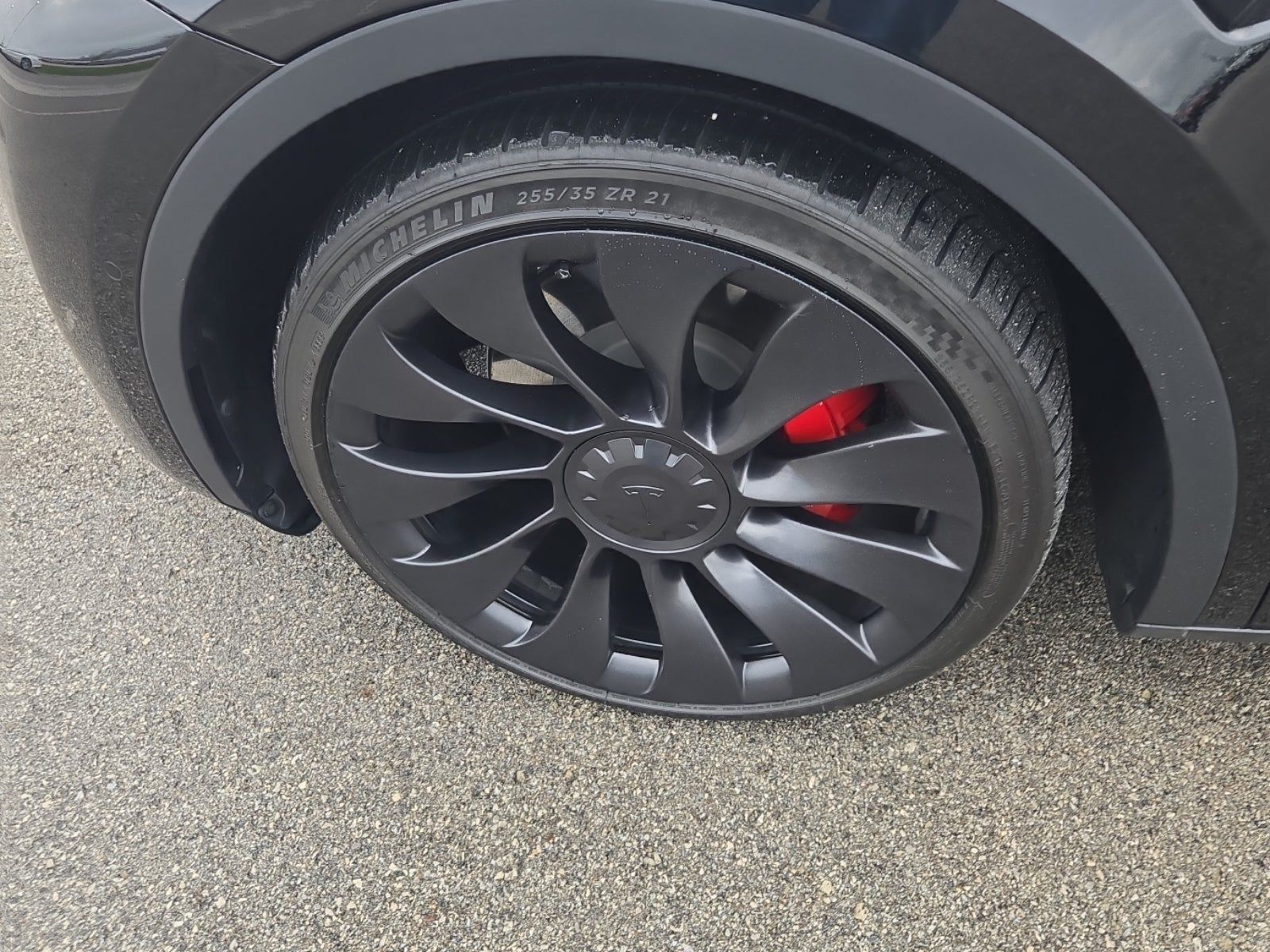 TESLA MODEL Y - 3
