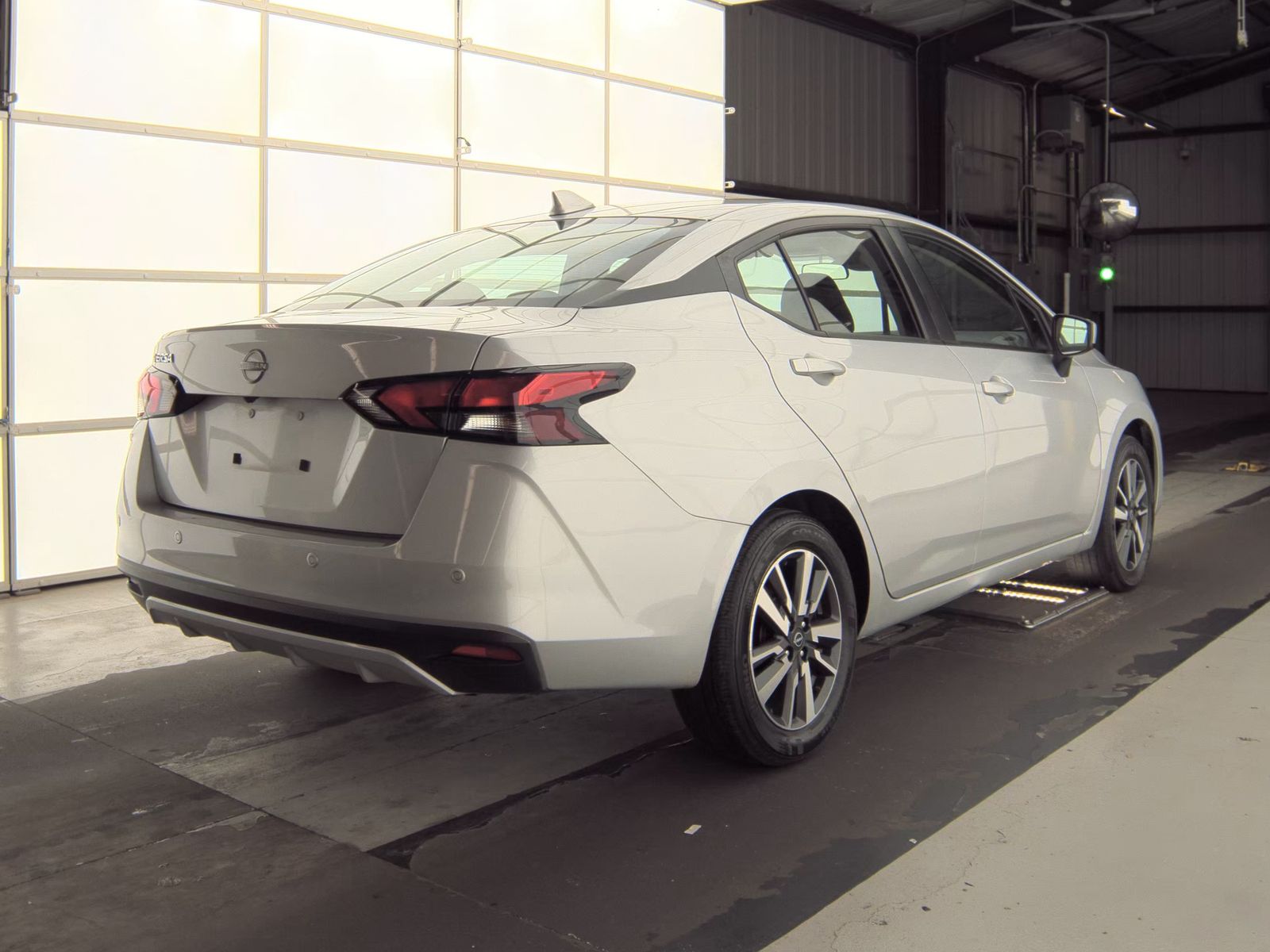 NISSAN VERSA - 6