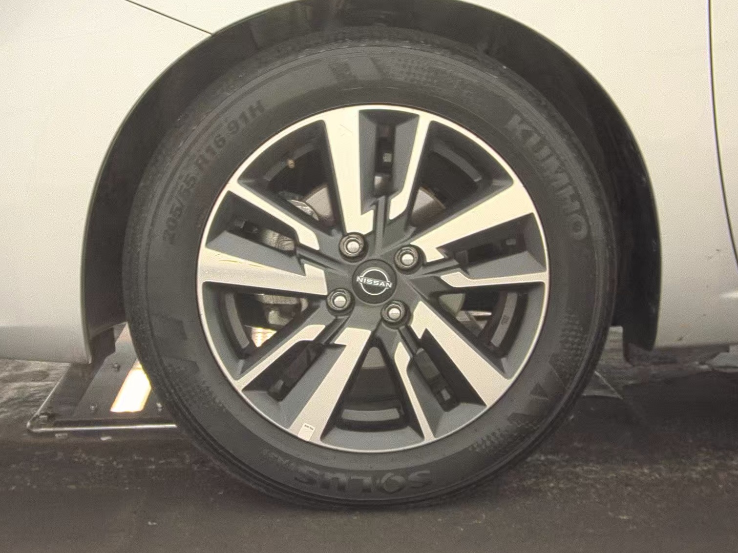 NISSAN VERSA - 10