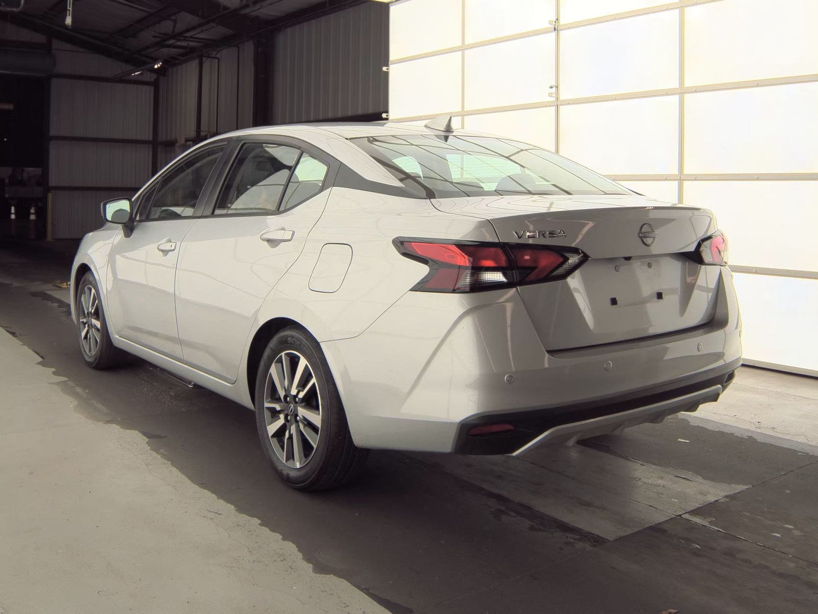 NISSAN VERSA - 9