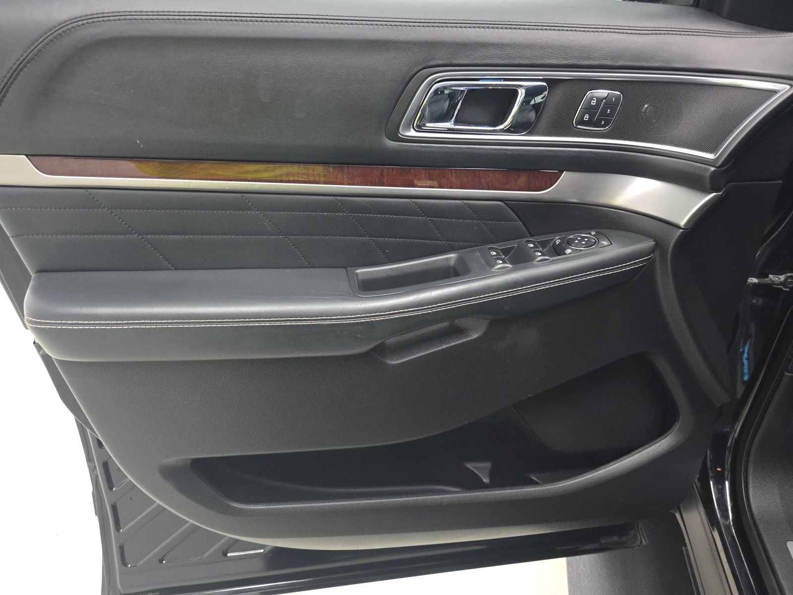 FORD EXPLORER - 10