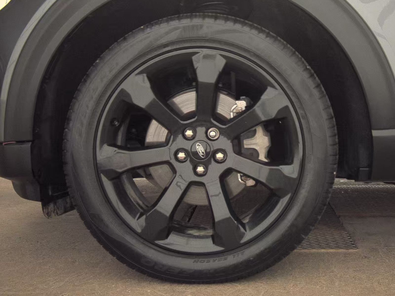 FORD EXPLORER - 10