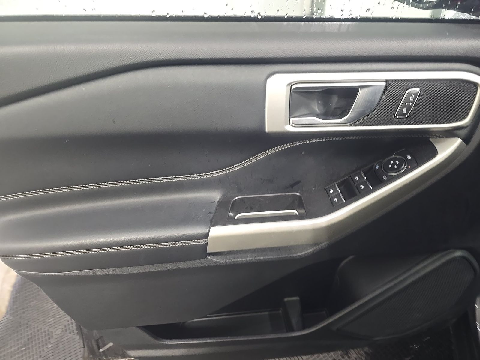FORD EXPLORER - 10
