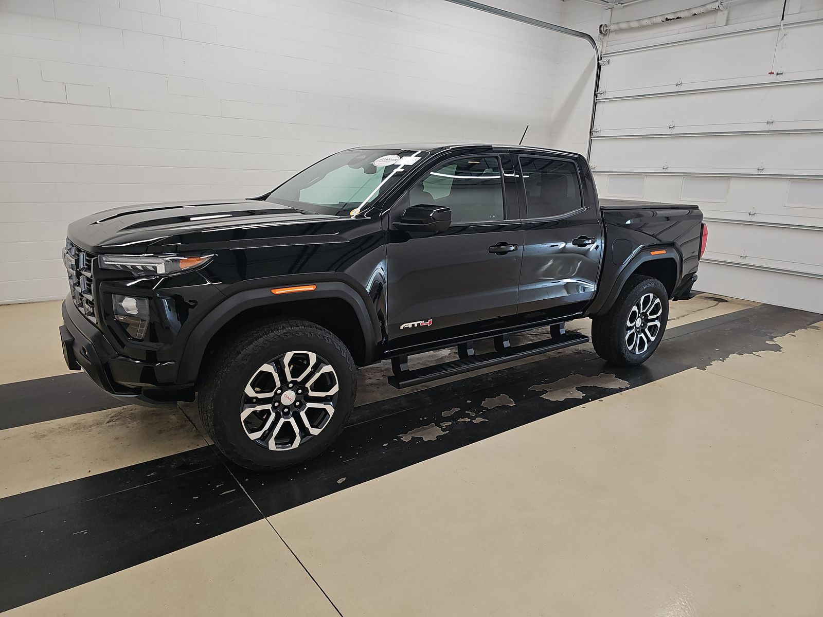 2023 GMC Canyon 4WD AT4 Crew Cab Short Box's photo