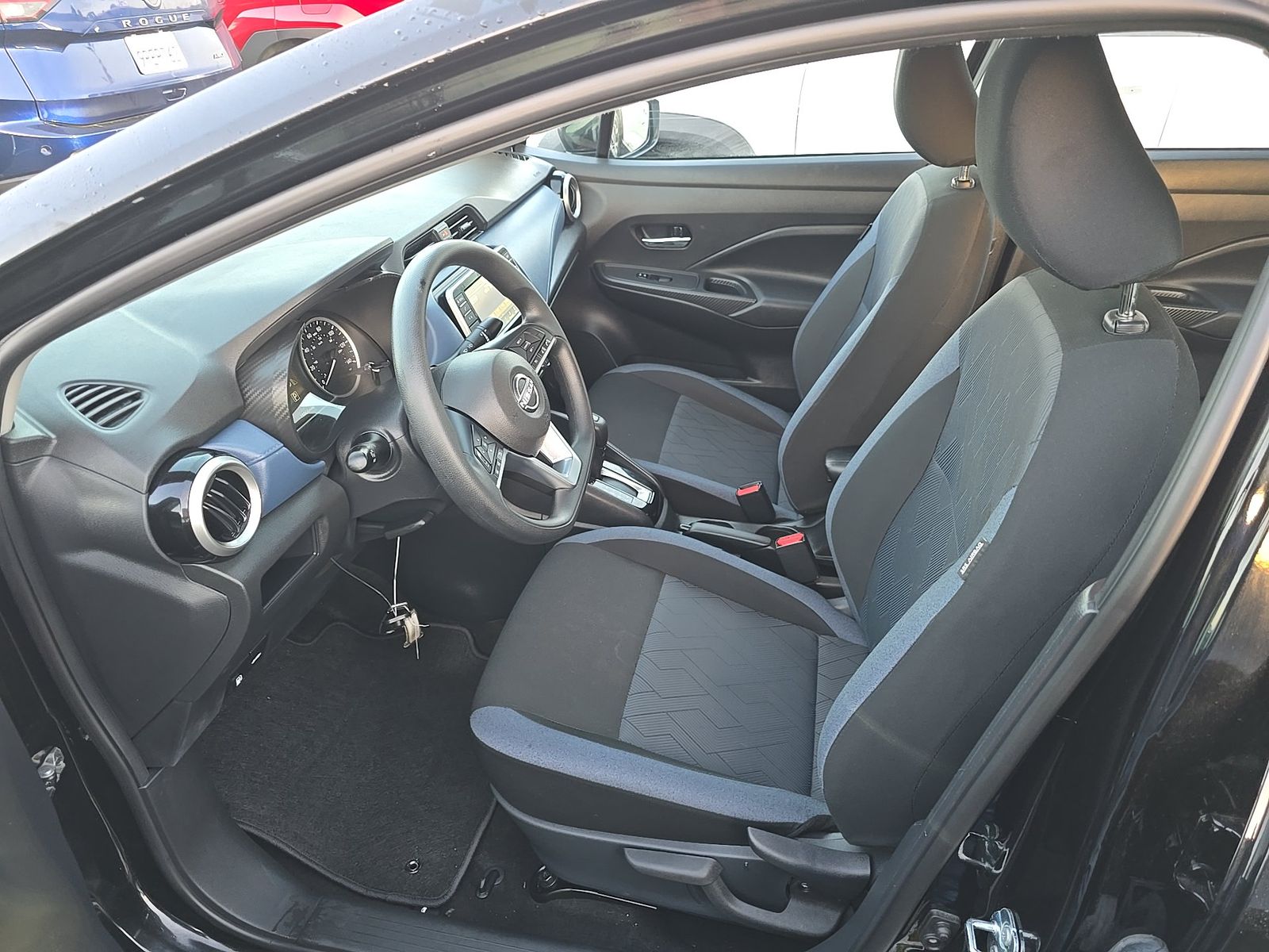 NISSAN VERSA - 8
