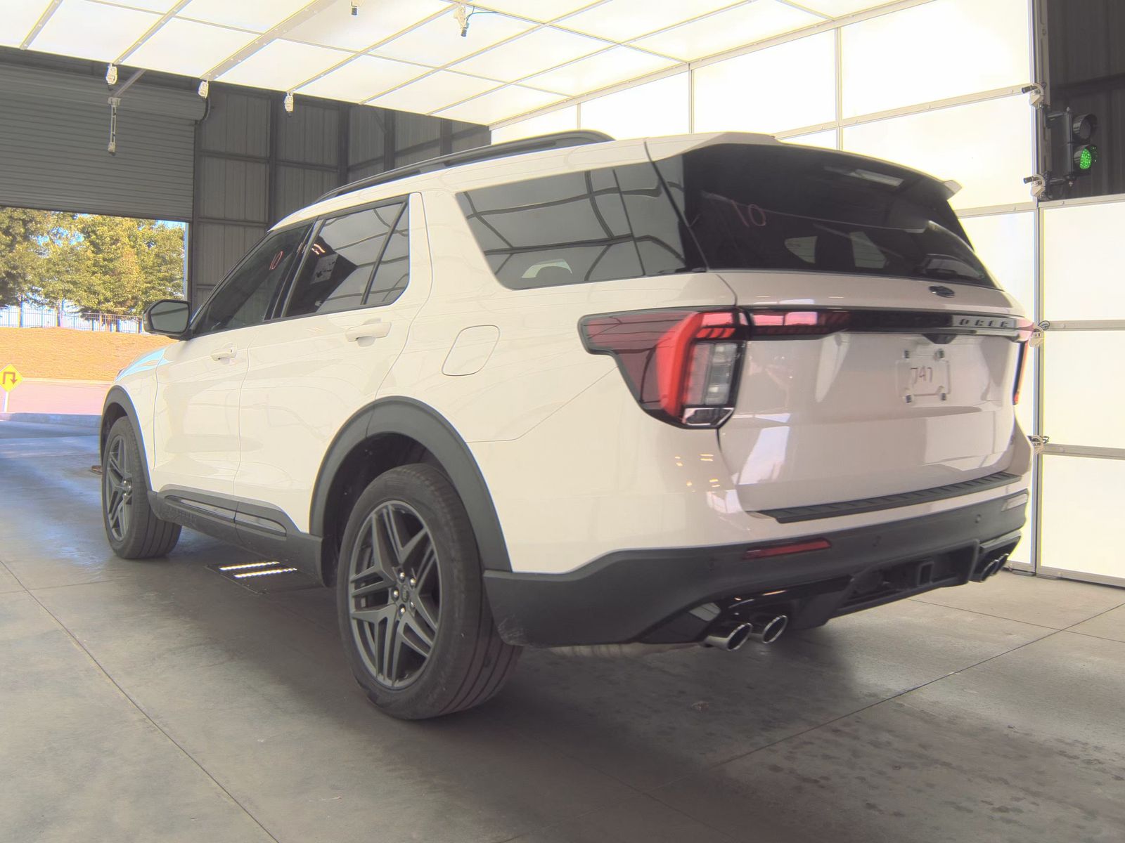 FORD EXPLORER - 9