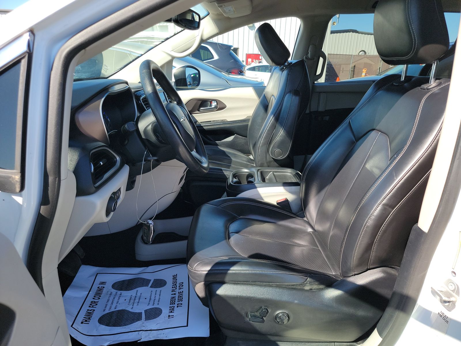 CHRYSLER VOYAGER - 8