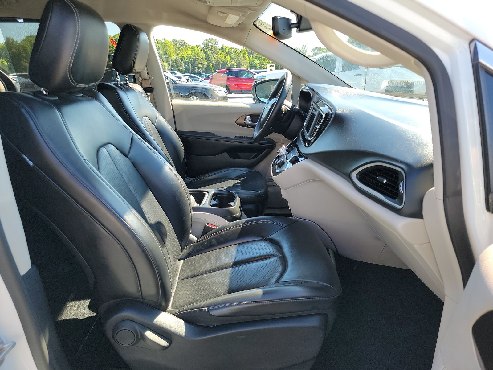 CHRYSLER VOYAGER - 9