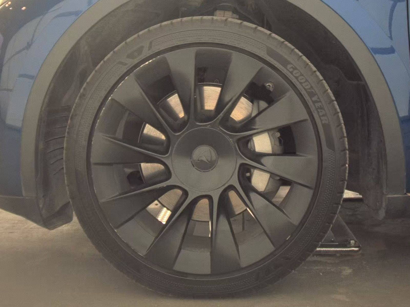 TESLA MODEL Y - 10