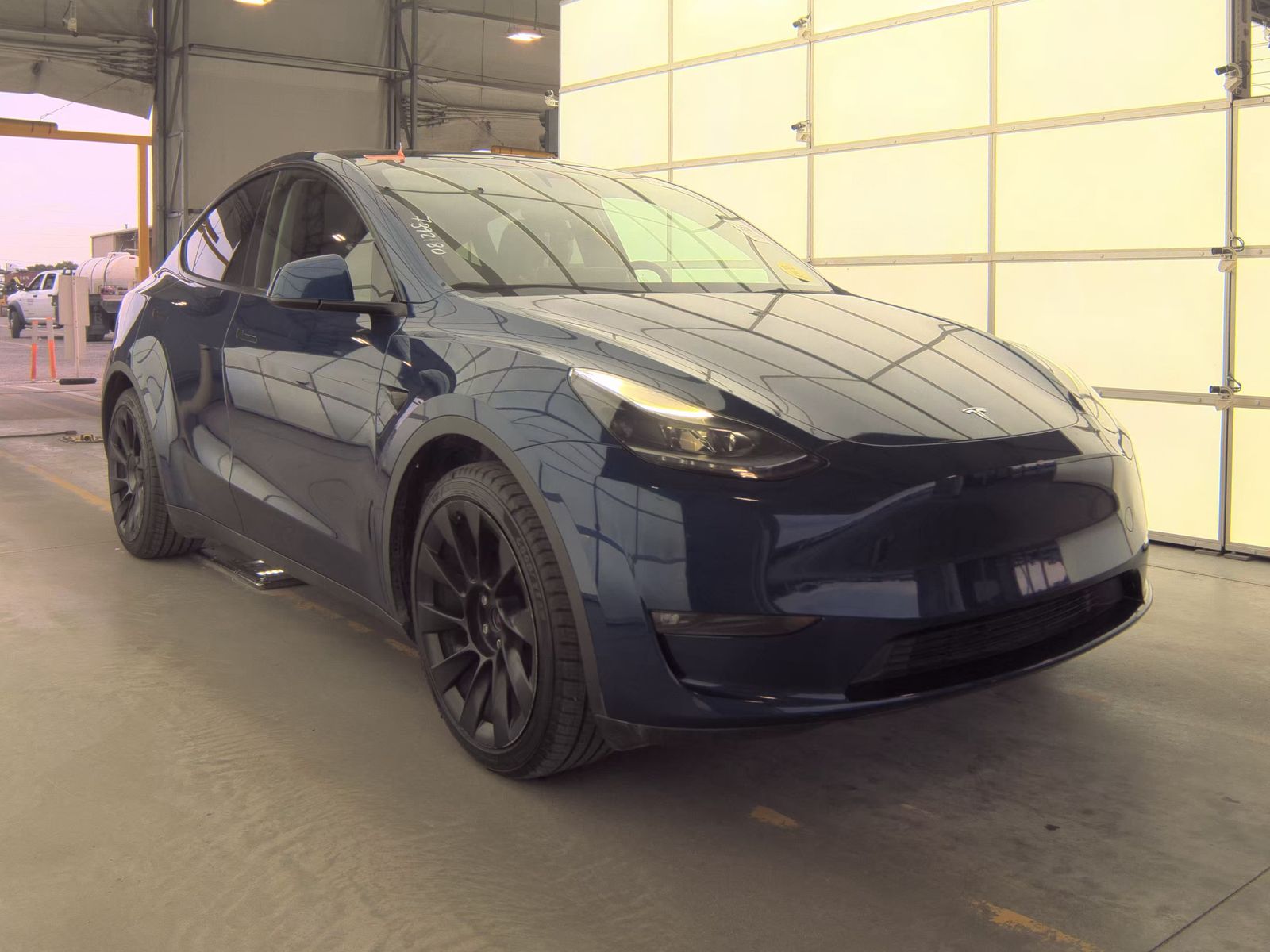 TESLA MODEL Y - 5