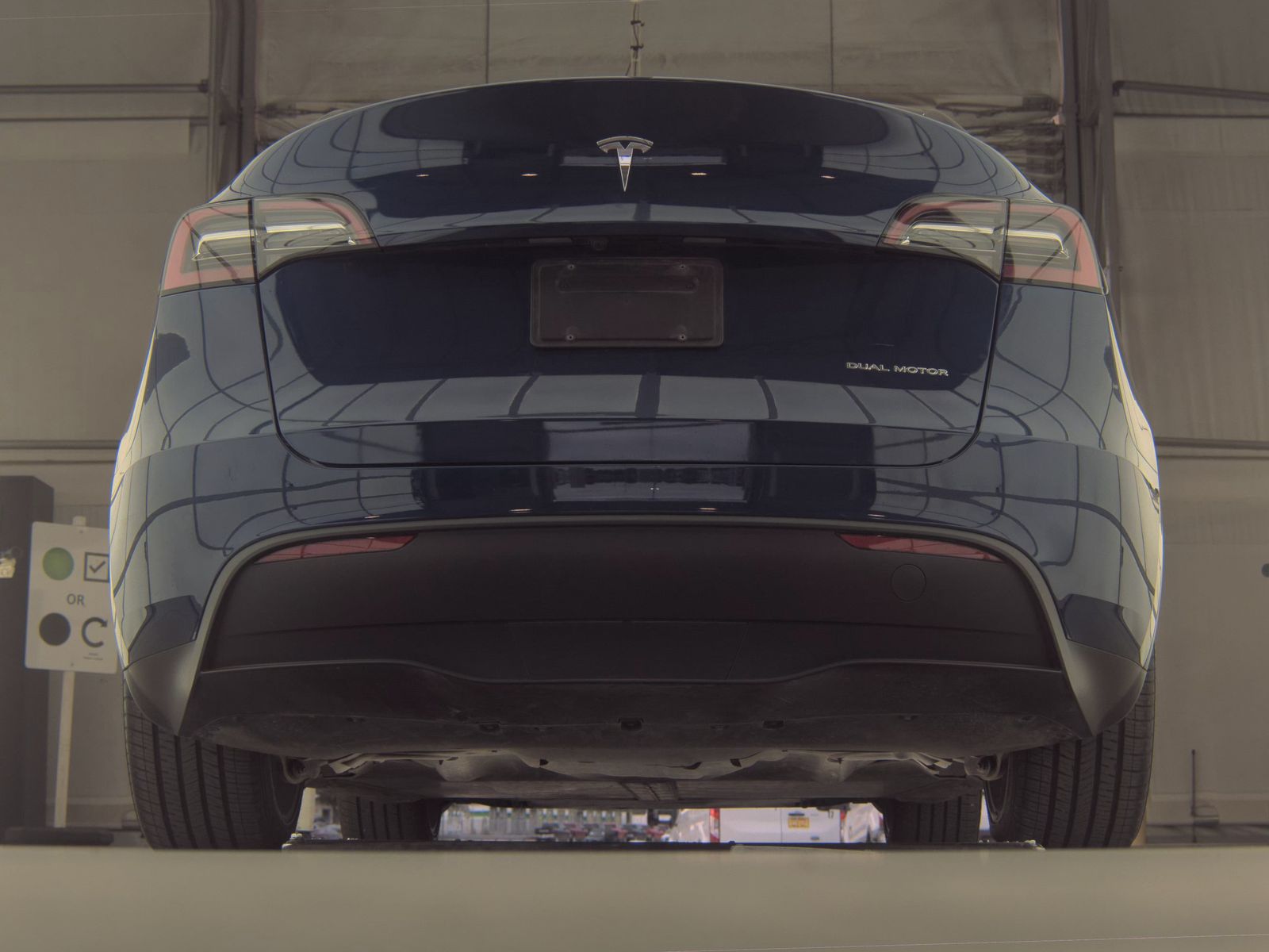 TESLA MODEL Y - 8