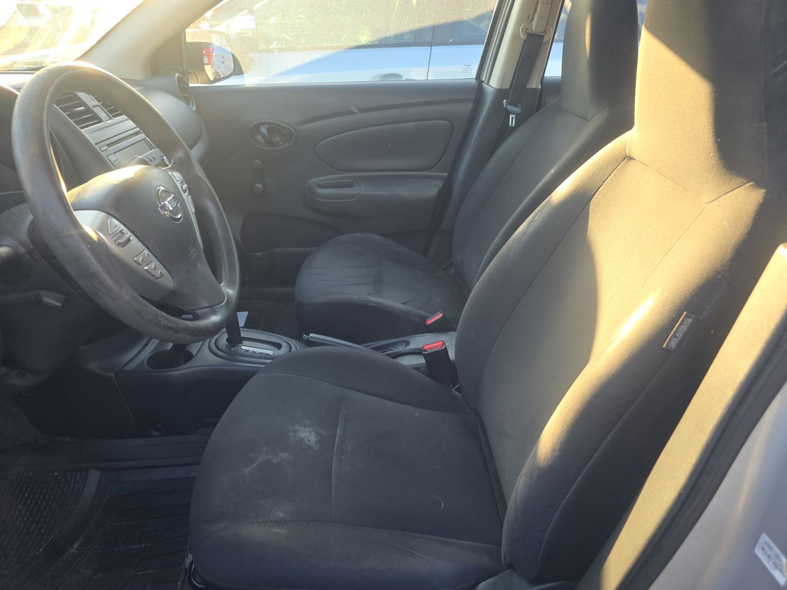 NISSAN VERSA - 8