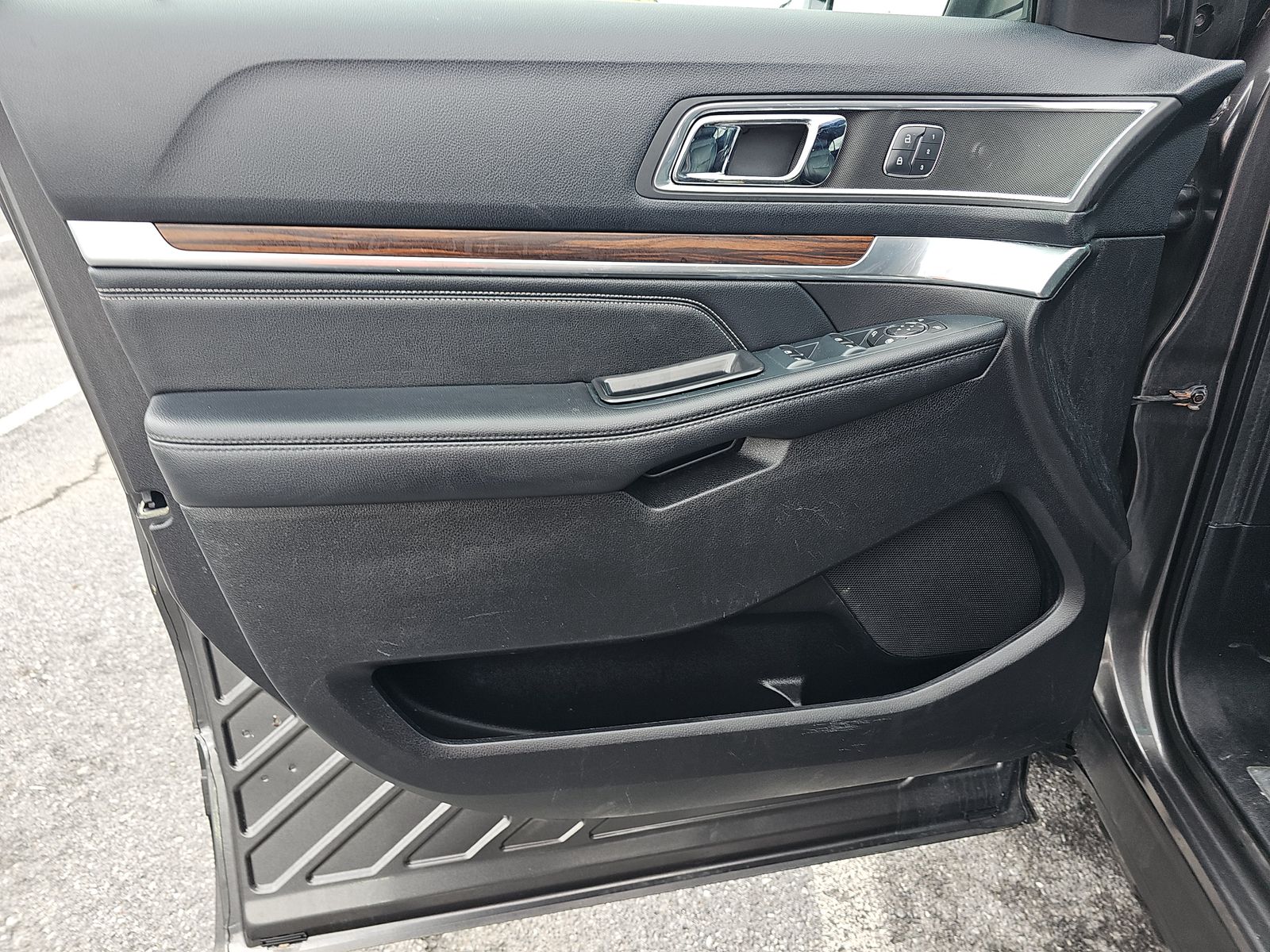 FORD EXPLORER - 10