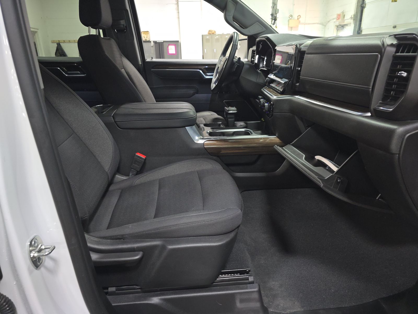 2025 Chevrolet Silverado 1500 RST AWD