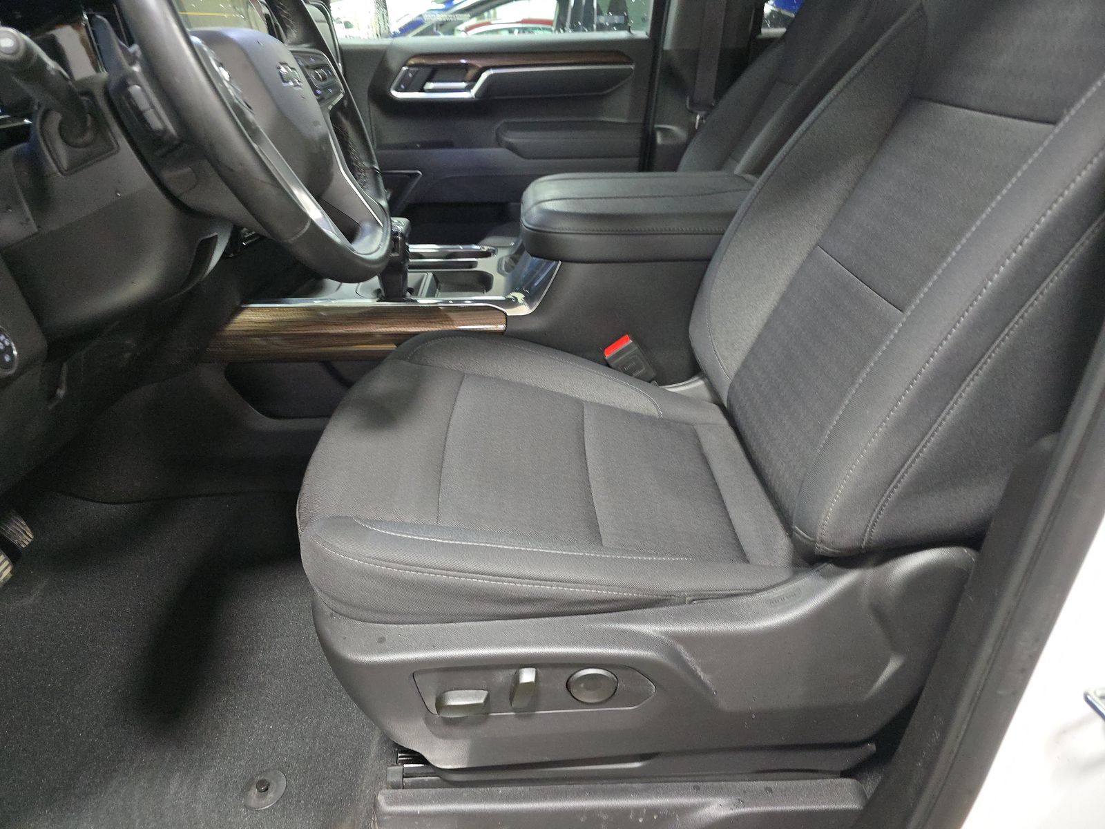 2025 Chevrolet Silverado 1500 RST AWD