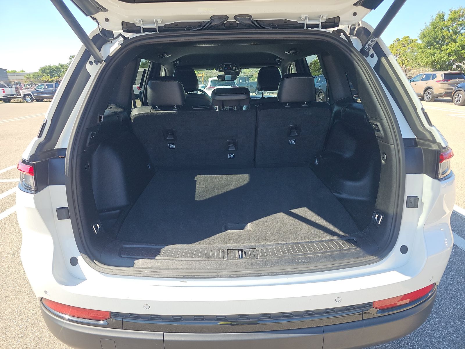 2024 Jeep Grand Cherokee Altitude AWD