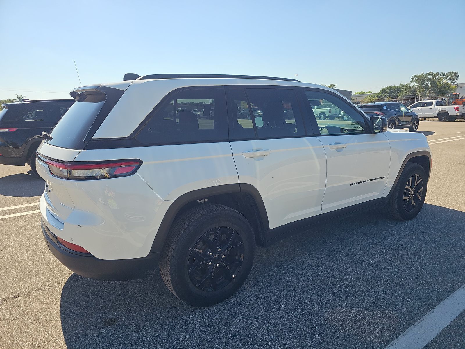 2024 Jeep Grand Cherokee Altitude AWD