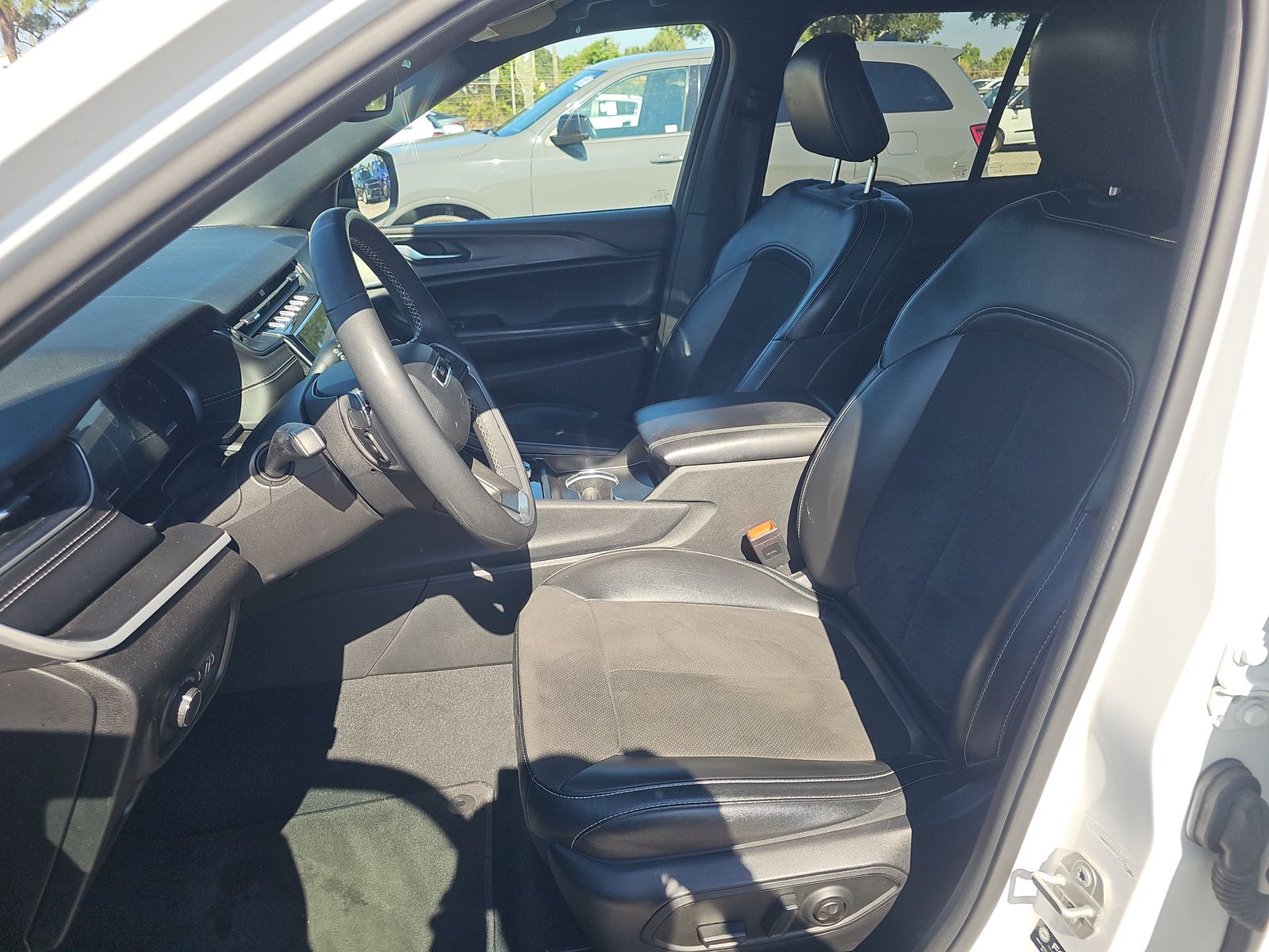 2024 Jeep Grand Cherokee Altitude AWD