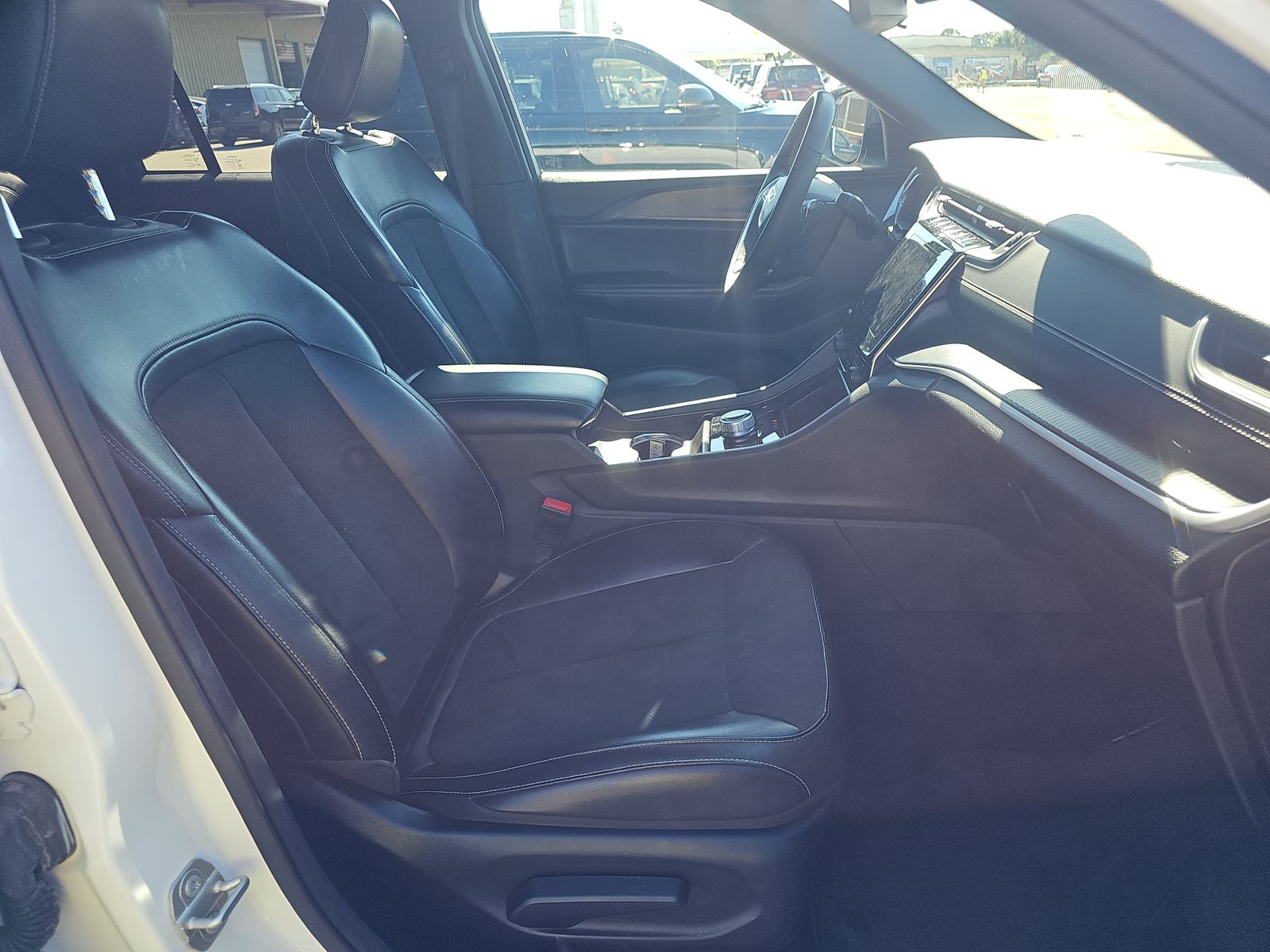 2024 Jeep Grand Cherokee Altitude AWD