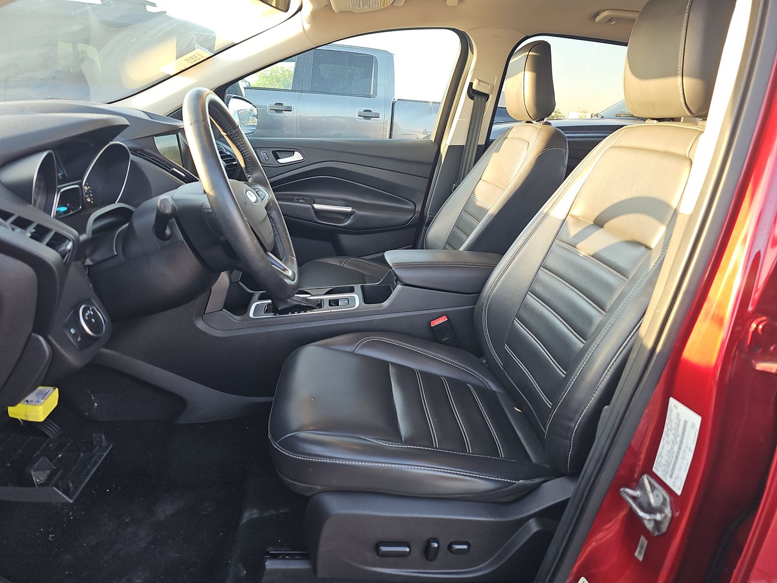 FORD ESCAPE - 8