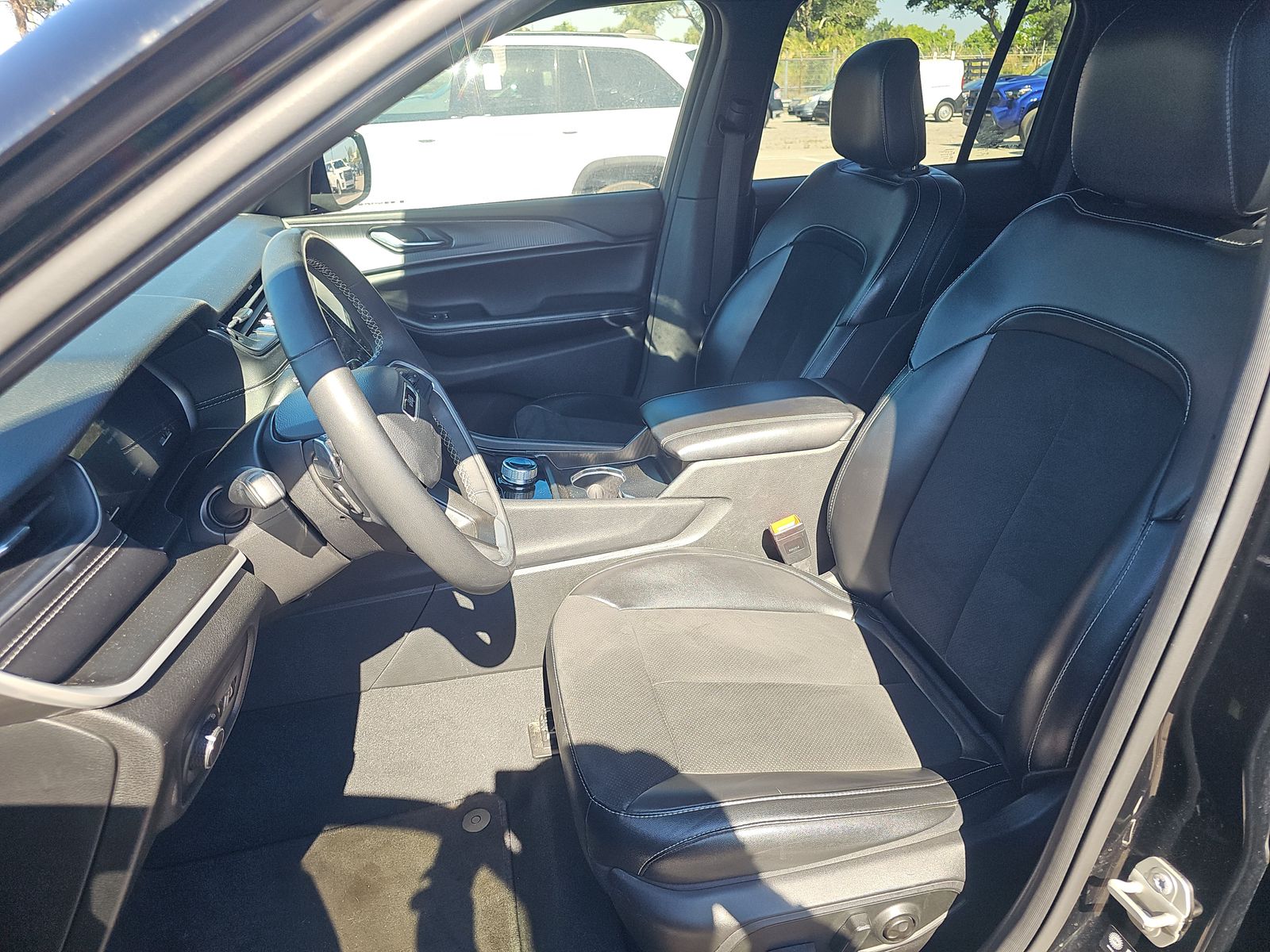 2024 Jeep Grand Cherokee Altitude AWD
