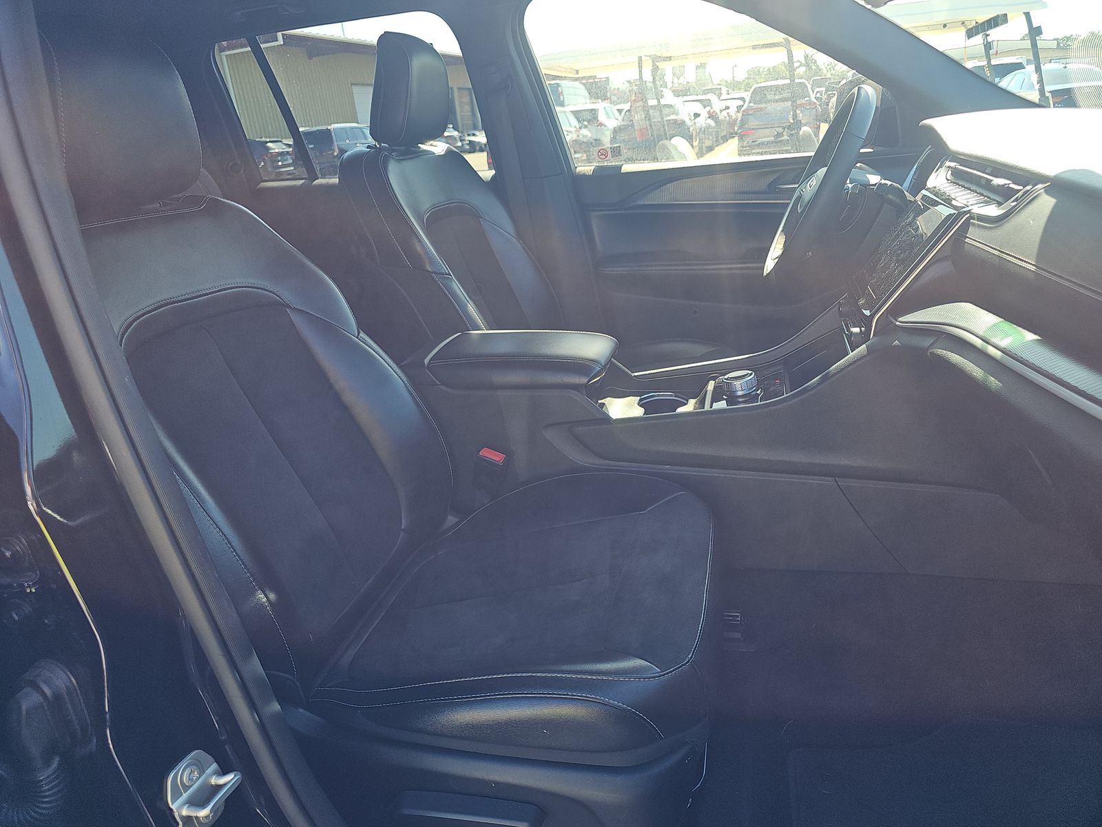 2024 Jeep Grand Cherokee Altitude AWD
