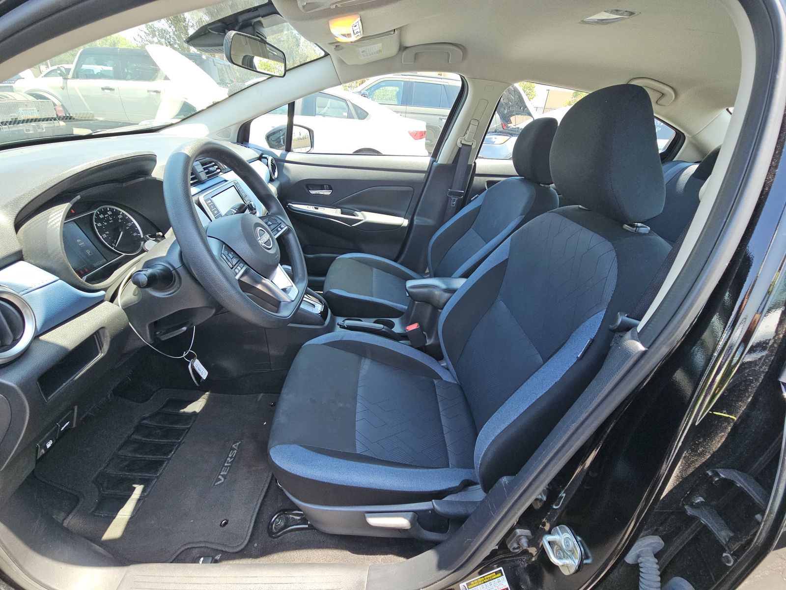 NISSAN VERSA - 8