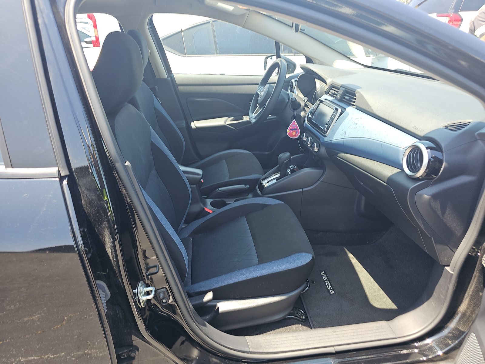 NISSAN VERSA - 9