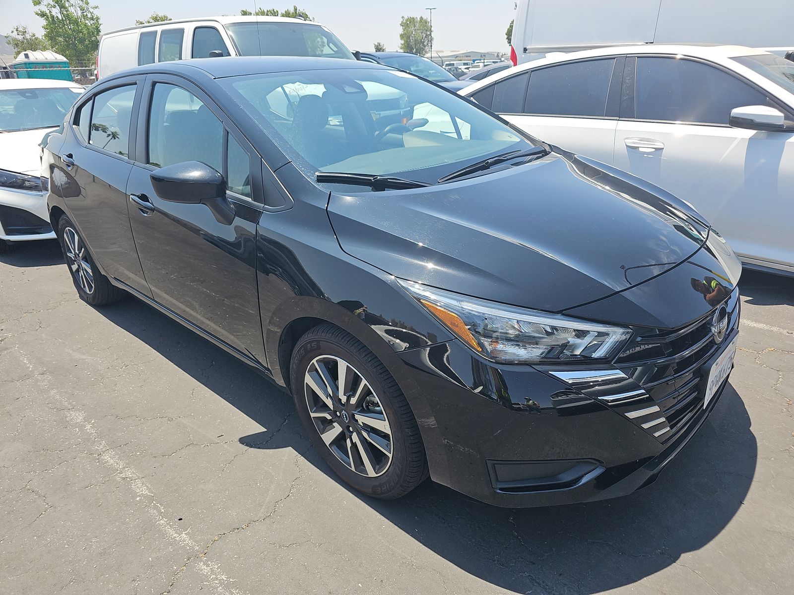 NISSAN VERSA - 4