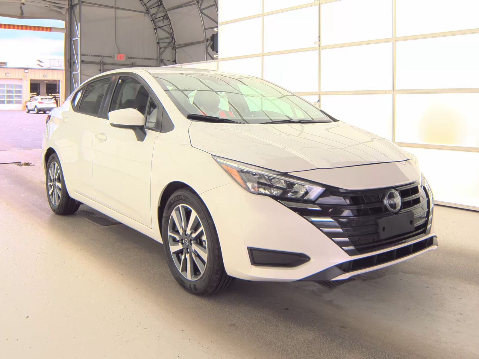NISSAN VERSA - 4