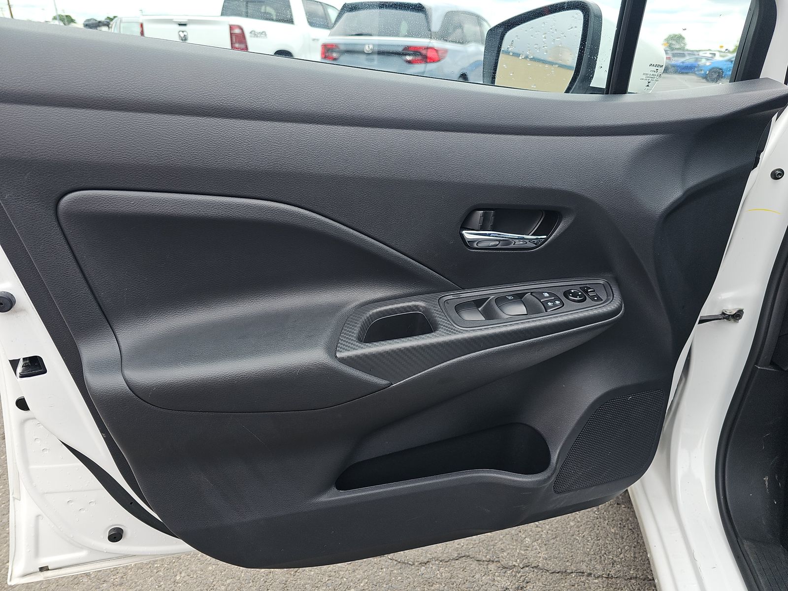 NISSAN VERSA - 10