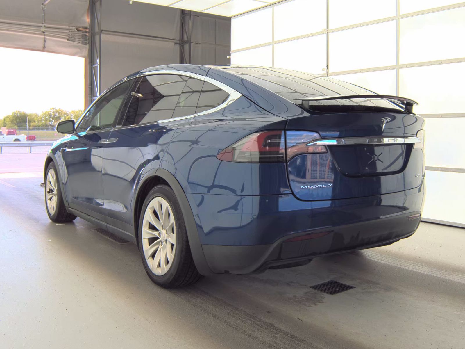 TESLA MODEL X - 9