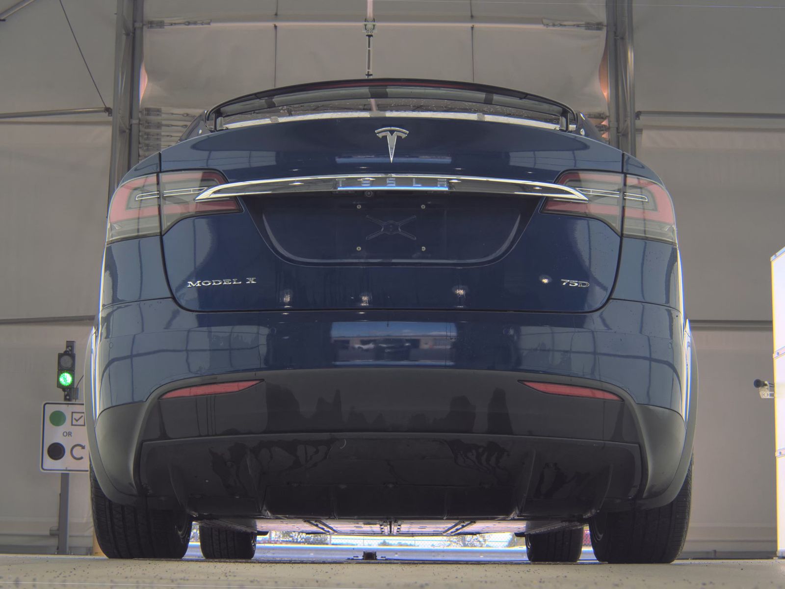 TESLA MODEL X - 8
