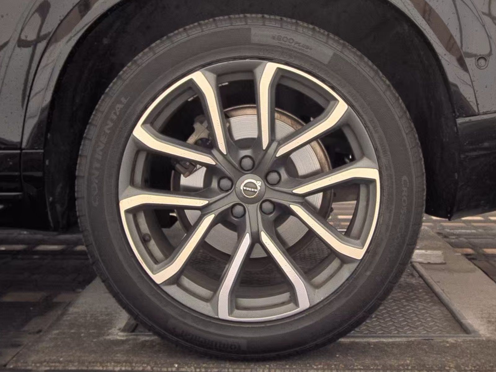 2018 Volvo XC90 T6 Momentum AWD